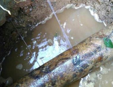 神池楼顶渗水维修公司分享下地暖漏水的原因及检测方法。